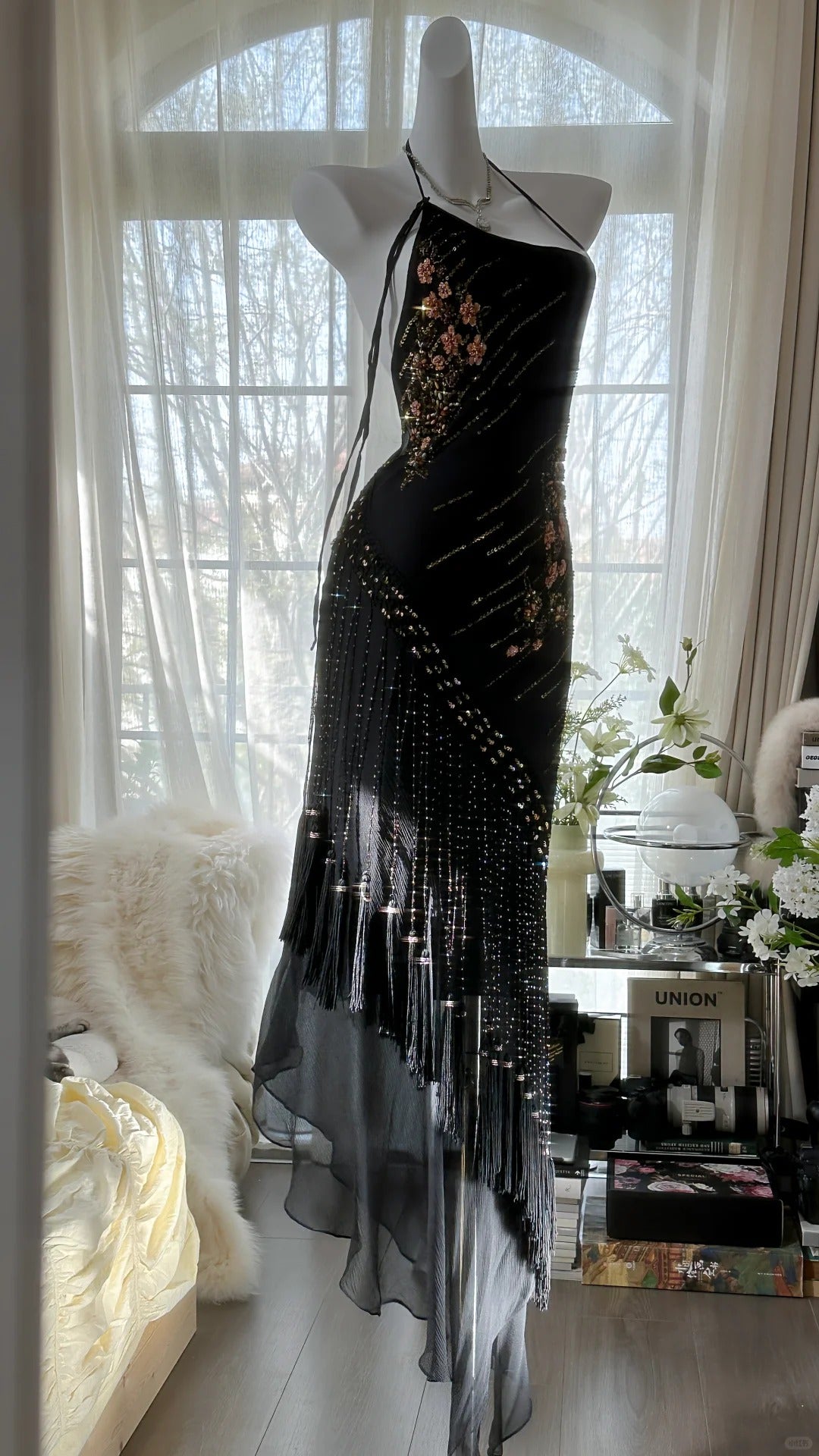 Robe de soirée longue en mousseline de soie noire, style vintage, délicate, à fleurs, avec pompons et perles, pour fête d'anniversaire, bal, gh3972