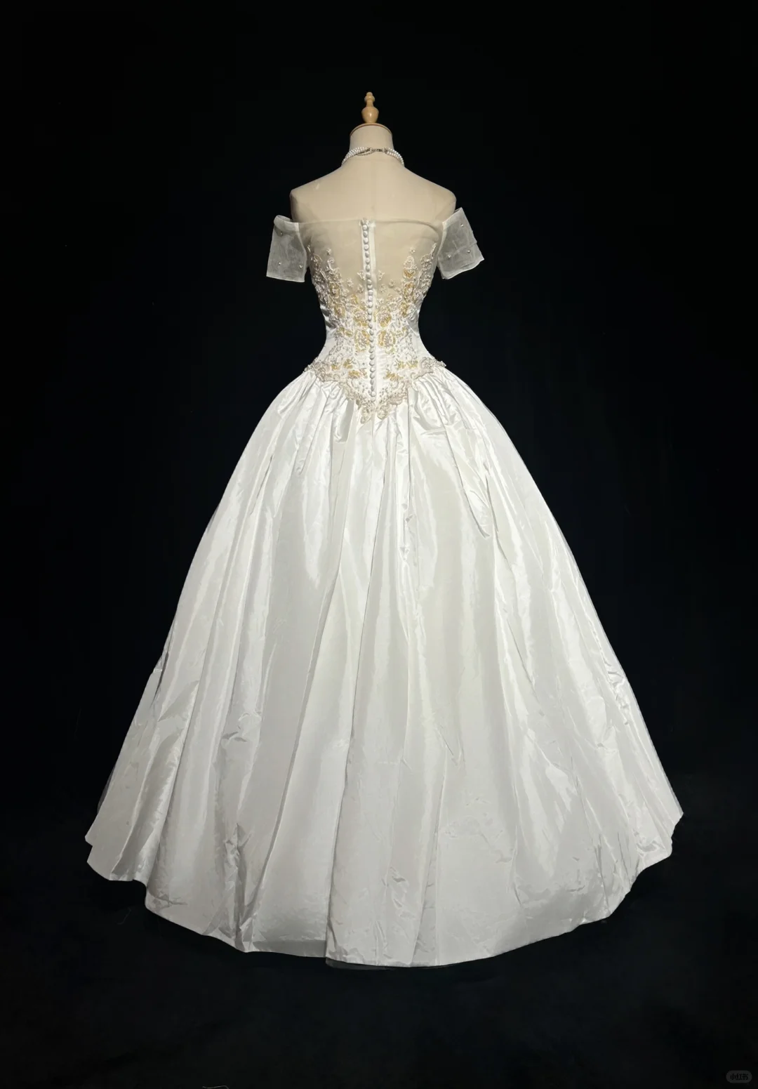 Short Sheer Sleeve White Satin Wedding Dress Heart Neck Gold Lace Embroidery Big Bow Princess Bridal Gown gh9556