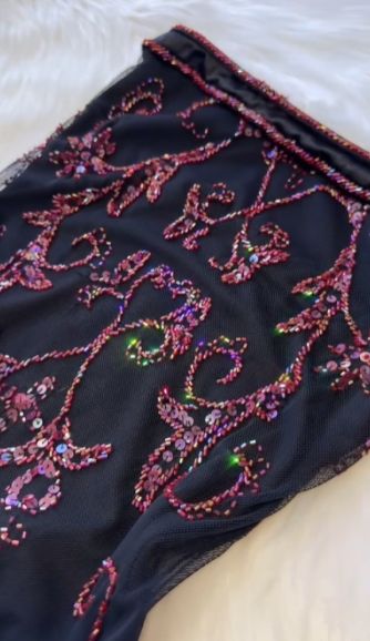 Wunderschönes, figurbetontes, schulterfreies, exquisites, langes Ballkleid aus Tüll mit Perlen gh3156