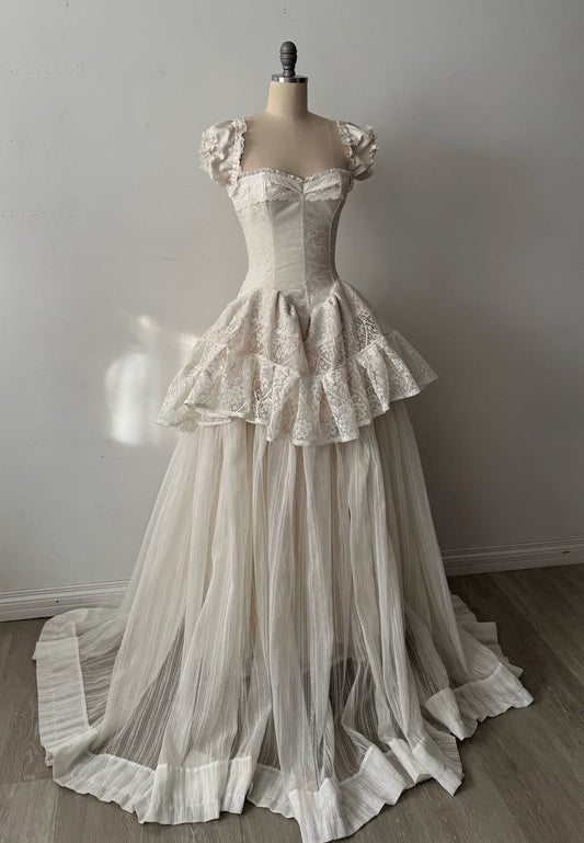 Vintage Palace Style Puff-Sleeve Gown | Off-White Lace Corset Ballgown Train Maxi Dress for Wedding Retro Theme Party Luxury Dinner gh6425