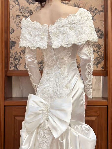 Ivory Vintage Satin Wedding Gown, Cape‑Style Off‑the‑Shoulder Lace Collar, Long Lace Appliqué Sleeves, Fitted Mermaid Silhouette, Lace Trimmed Long Train, Bridal Prom Dress gh8720
