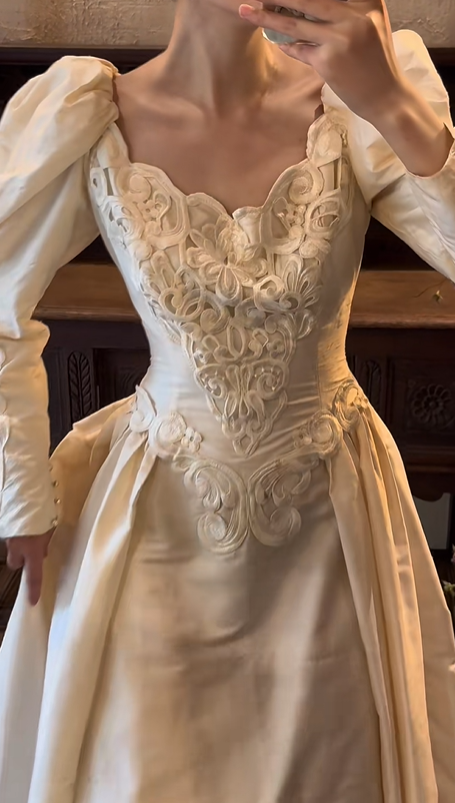 Cream White Vintage Palace Wedding Gown, Heart Neck Puff Long Sleeve Cutwork Embroidery Satin A‑Line Floor‑Length Bridal Dress gh9063