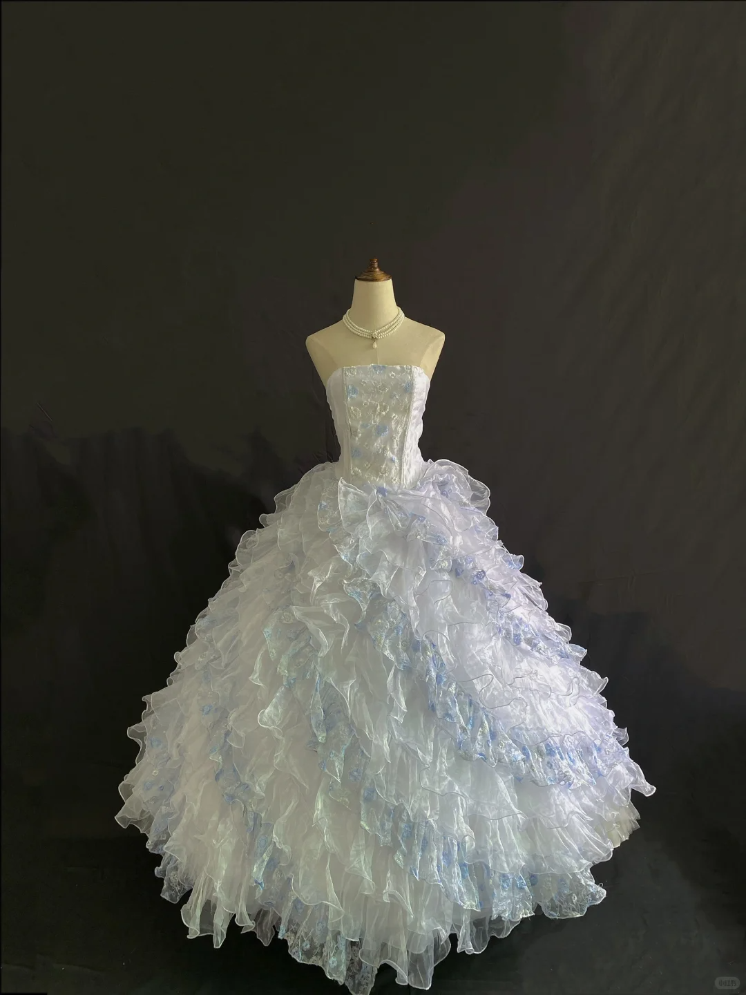 White Strapless Romantic Gown, Fitted Waist, Light Blue Voluminous Tiered Cake Skirt, Wedding Dress & Bridal Gown gh8211