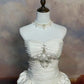 girlhomeshops – Weißes, zart perlenbesetztes langes Satin-Hochzeitskleid gh6291