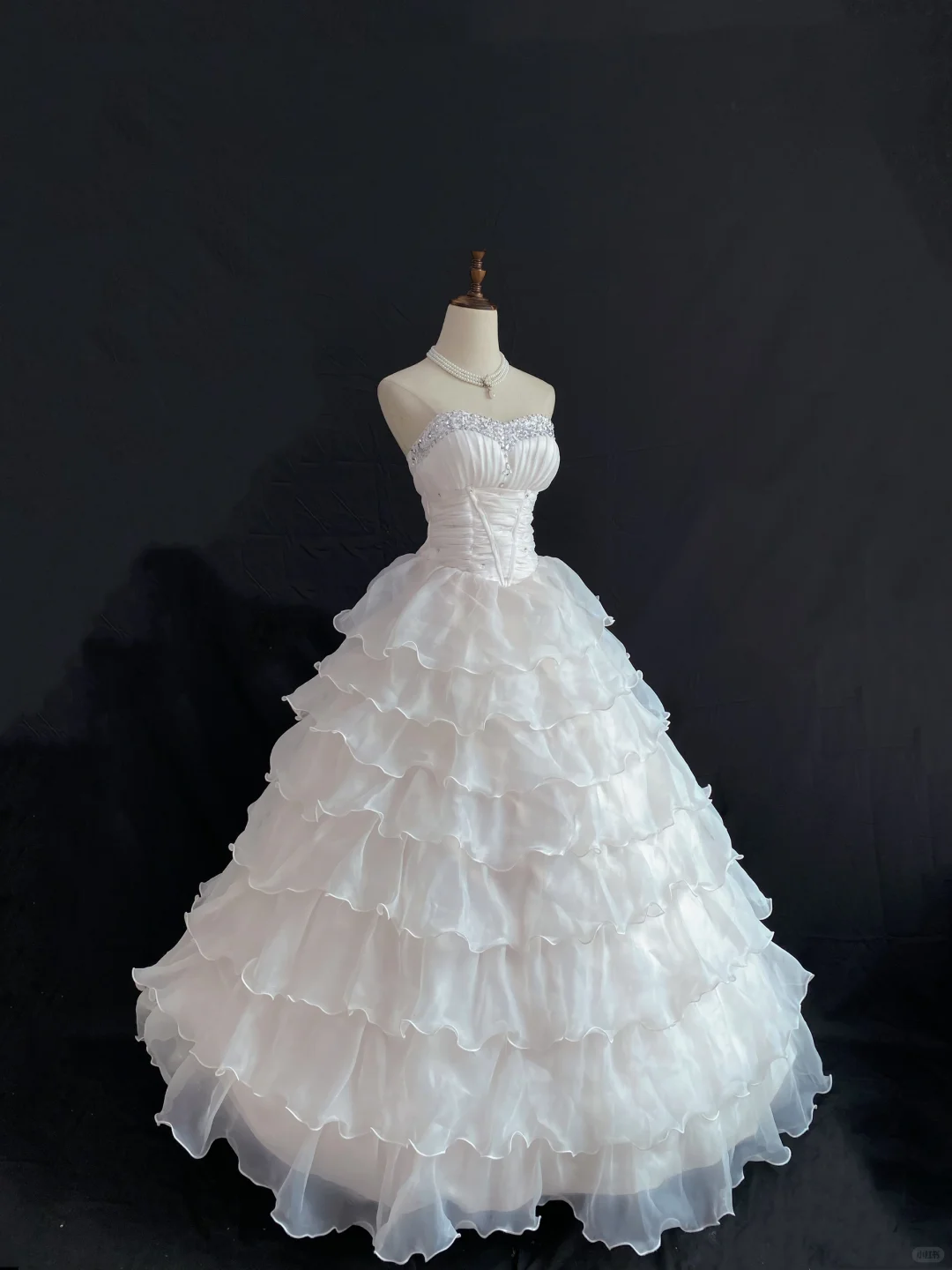 Off-white Strapless Romantic Gown, Cinched Waist, Voluminous Tiered Cake Princess Skirt, Wedding Dress & Bridal Gown gh8214