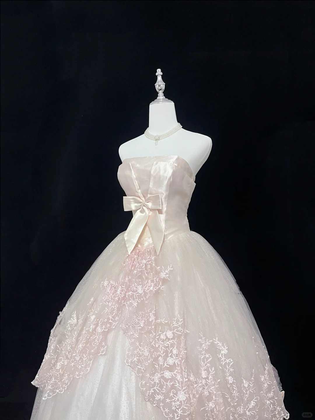 Blush Pink Satin Strapless, Cinched Waist, Voluminous Princess Skirt with Lace Trim, Vintage Elegant Romantic Dress, Wedding Gown gh8040