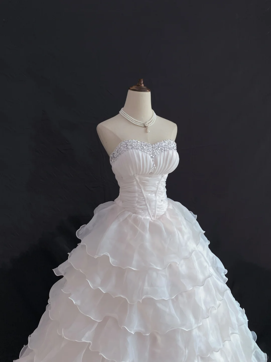 Off-white Strapless Romantic Gown, Cinched Waist, Voluminous Tiered Cake Princess Skirt, Wedding Dress & Bridal Gown gh8214