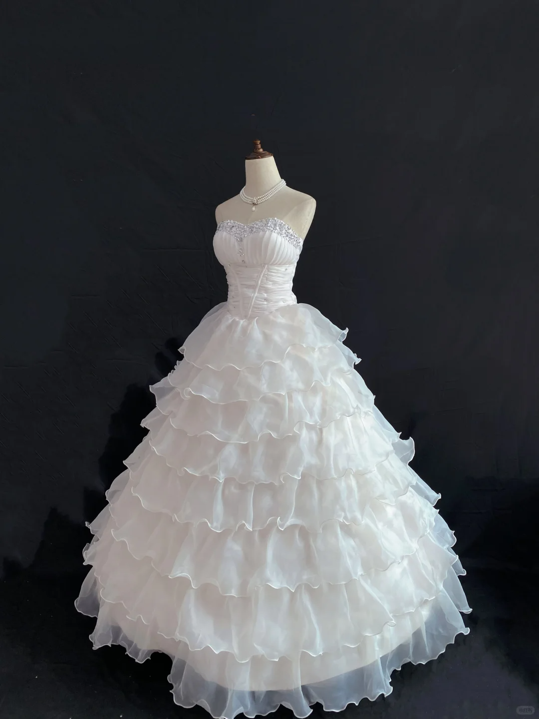 Off-white Strapless Romantic Gown, Cinched Waist, Voluminous Tiered Cake Princess Skirt, Wedding Dress & Bridal Gown gh8214