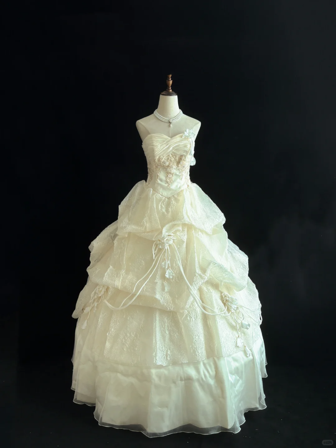 Off-white Strapless Elegant Romantic Gown, Cinched Waist, Voluminous Princess Skirt, Wedding Dress & Bridal Gown gh8176