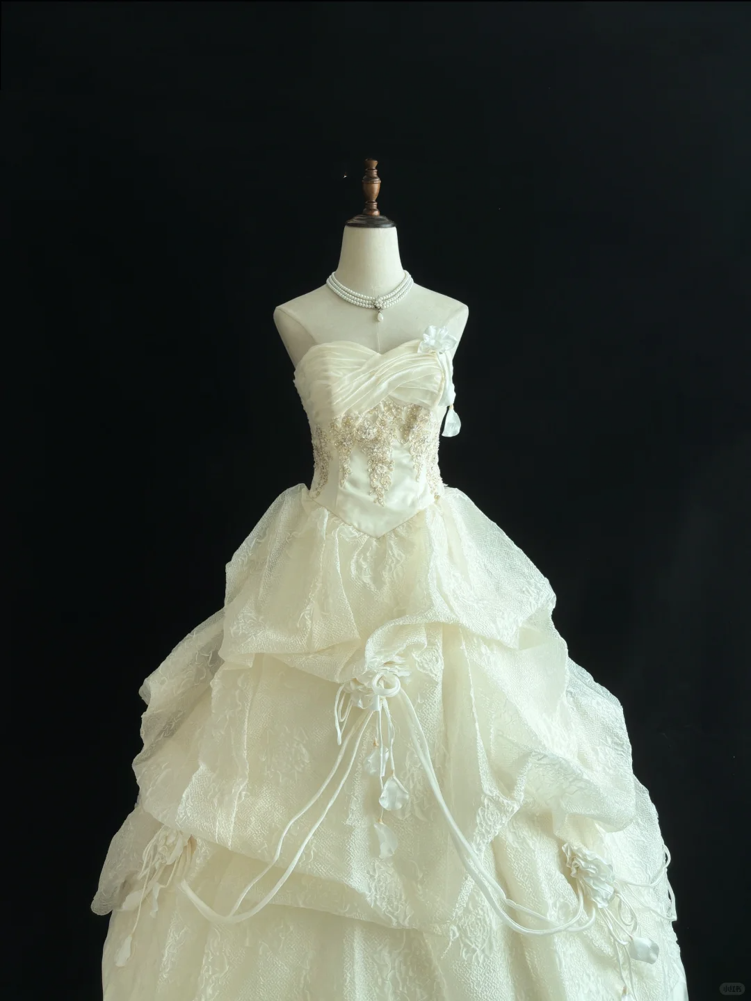 Off-white Strapless Elegant Romantic Gown, Cinched Waist, Voluminous Princess Skirt, Wedding Dress & Bridal Gown gh8176