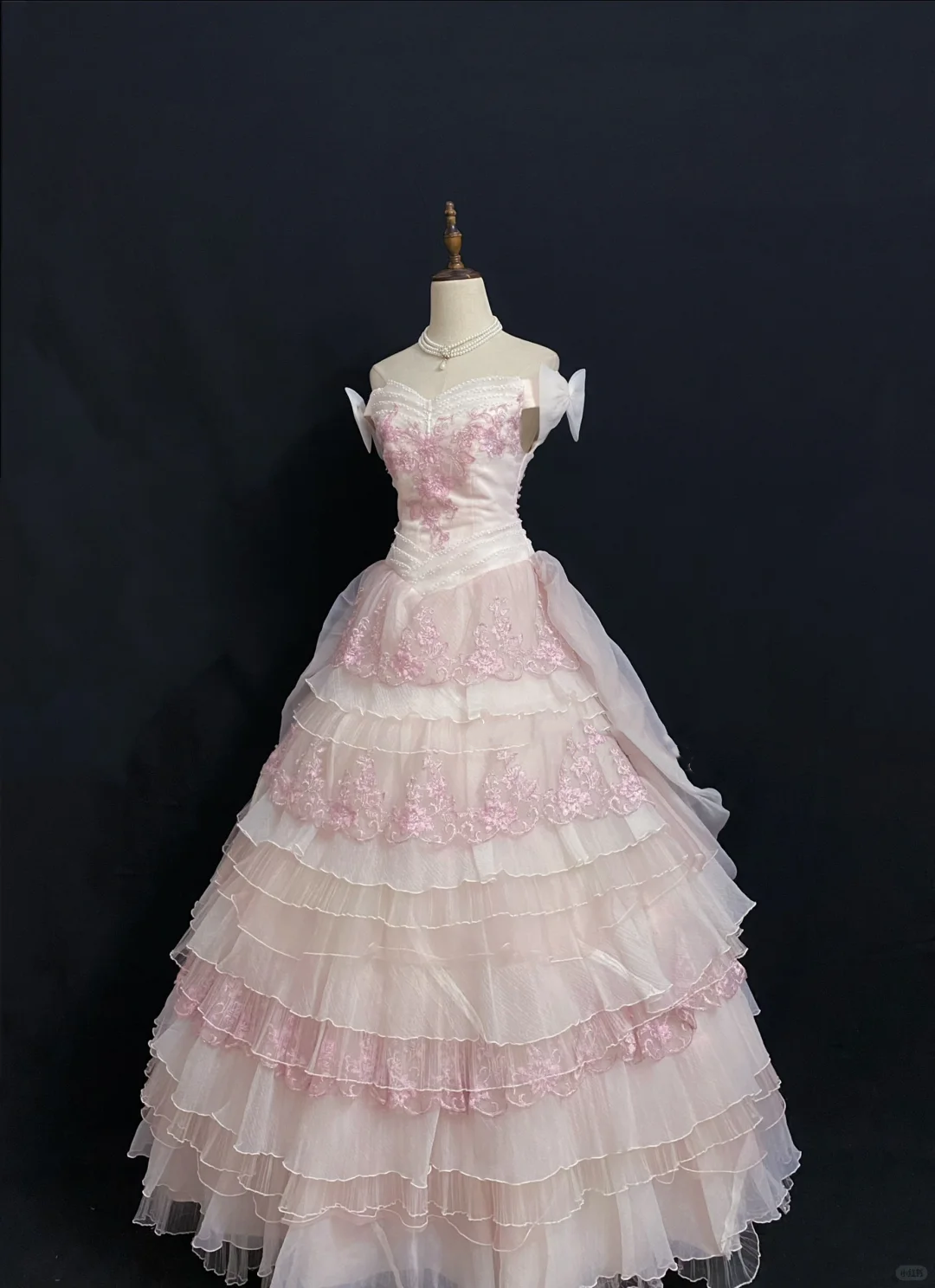 Blush Pink Off‑the‑Shoulder Romantic Wedding Dress, Cinched Waist, Embroidered Vintage Elegant Tiered Cake Skirt gh8307