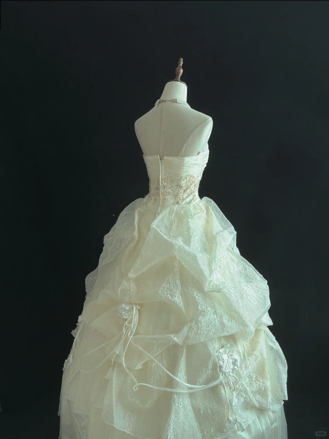 Off-white Strapless Elegant Romantic Gown, Cinched Waist, Voluminous Princess Skirt, Wedding Dress & Bridal Gown gh8176