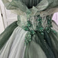Waldgrünes, farbverlaufendes Ballkleid mit Perlenbesatz, trägerlos und aus übergroßem Tüll gh7064