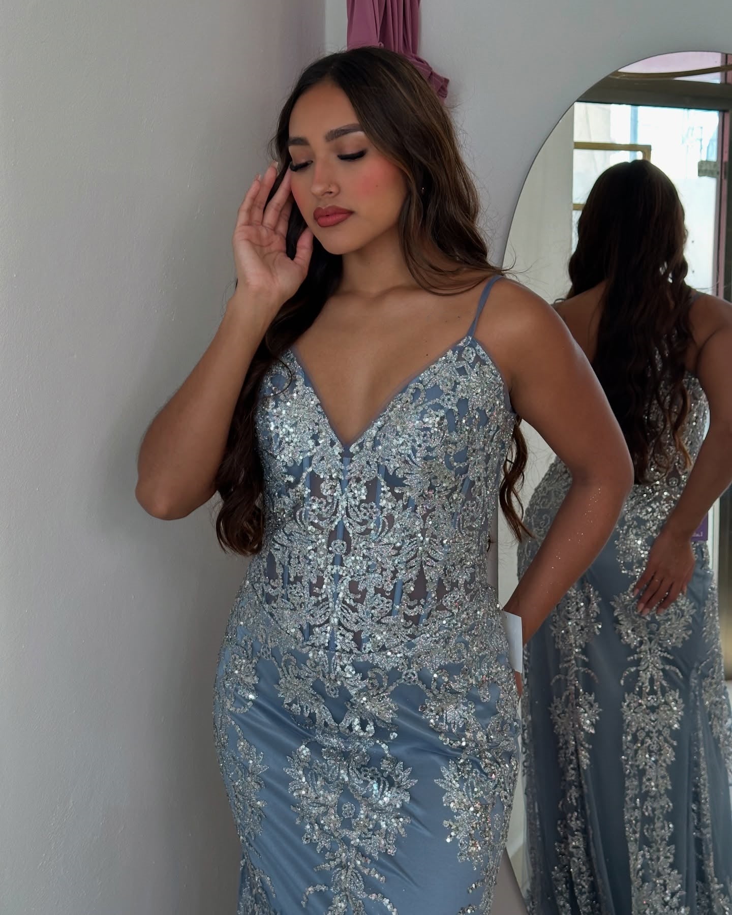 Wunderschönes, glänzendes, figurbetontes, langes Ballkleid im Meerjungfrauen-Stil aus Tüll mit Spaghettiträgern, Blau, gh2718