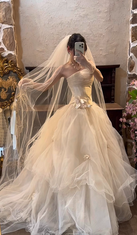 Cream Apricot Strapless Vintage Wedding Gown, Draped Bodice Satin Bow 3D Floral Ruffled Tulle A‑Line Train Bridal Dress gh9060
