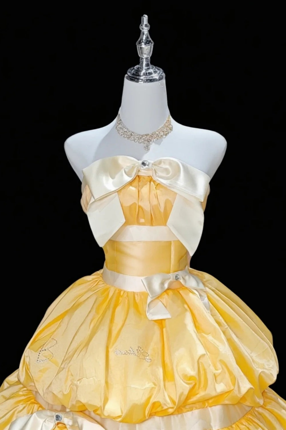 Langes gelbes Ballkleid aus Satin gh6830
