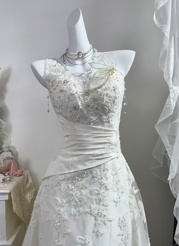 Off White Halter Long Wedding Dress, Sweetheart Neck Heavy Beaded Lace Appliques A-Line Bridal Gown gh9280