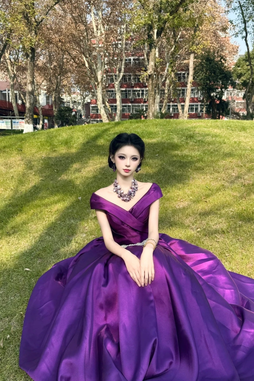 Langes, violettes Satin-Ballkleid gh6902