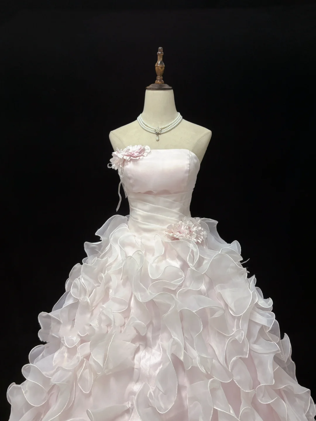 Blush Pink Strapless Romantic Dress with Floral Appliqués, Cinched Waist, Voluminous Wavy Princess Skirt, Wedding Gown gh8091