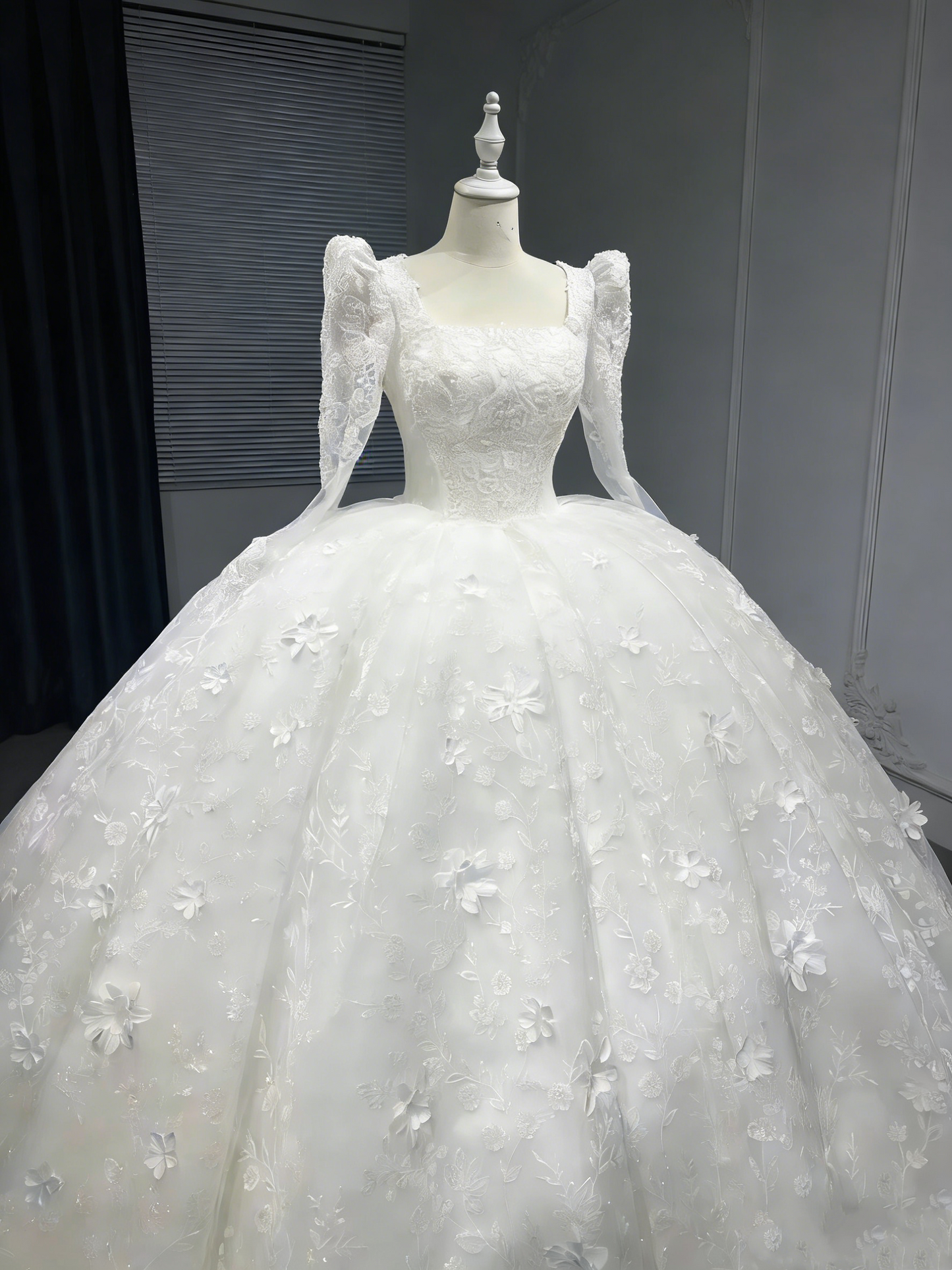 Weißes Ballkleid im königlichen Stil mit Puffärmeln – aufwendig besticktes Brautkleid für die Kirche gh6968