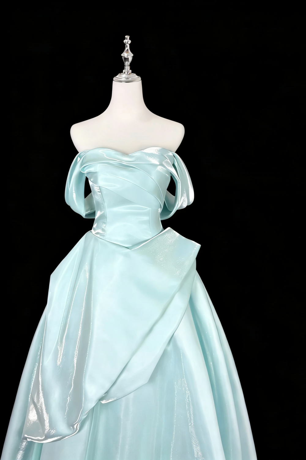 Minimalistisches, luxuriöses, eisblaues, trägerloses Ballkleid aus Satin mit 3D-Rüschen – perfekt für Dinnerpartys und Cocktailabende (gh6545)