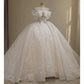 Girlhomeshops - Weißes, funkelndes, wunderschönes, schulterfreies Spitzenkleid mit Schleife, Sternenperlen-Dekoration und Boden, formelles Ballkleid, exquisites Hochzeitskleid gh5312