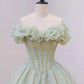 Grünes, langes Ballkleid aus Satin mit Perlenbesatz, gh4359
