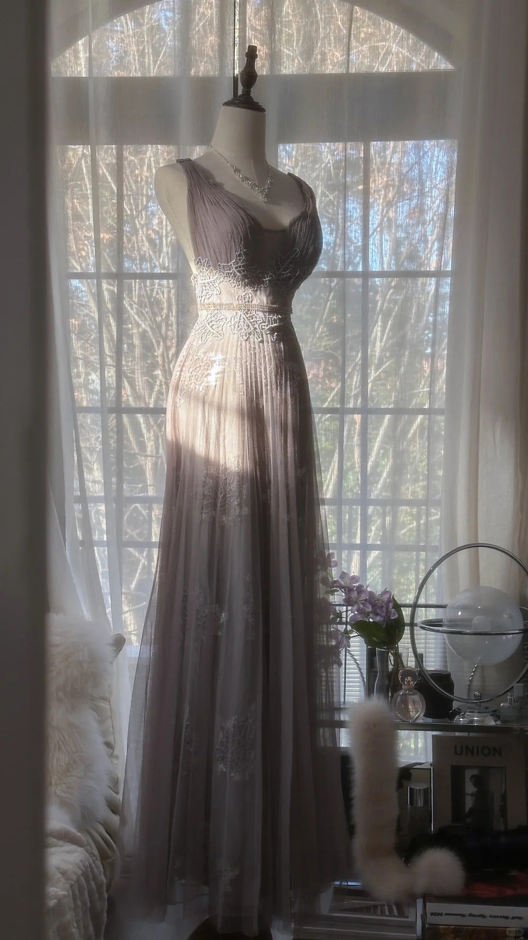 Grau Lila Romantisch Mode Elegant Exquisite Spitze Blumenapplikation Langes Tüll Feen-Ballkleid Abendkleid Geburtstags-/Hochzeitsgast-/Feiertagspartykleid Ballkleid Valentinstags-Date-Kleid Brautjungfernkleid gh4031