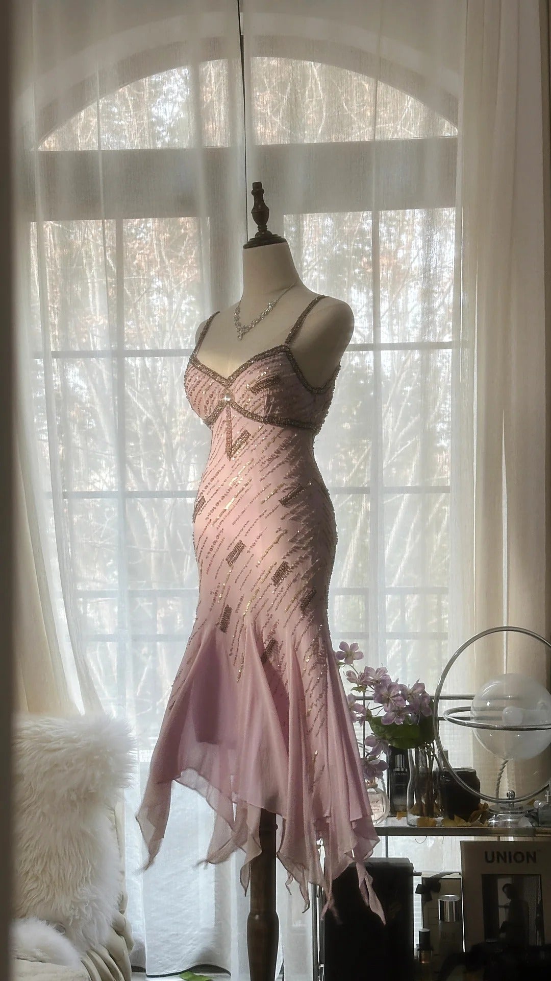 Blassrosa, elegantes, modisches, raffiniertes, perlenbesetztes, herzförmiger Ausschnitt, Spaghettiträger, langes Chiffon-Kleid mit Rüschen, Heimkehrkleid, Ballkleid, Abendkleid, Geburtstags-/Urlaubspartykleid, Ballkleid gh4067
