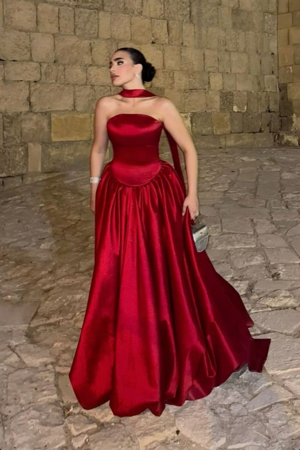 Robe de bal bordeaux en satin à col halter | Robe longue de gala élégante et luxueuse avec traîne nouée à la taille gh6474