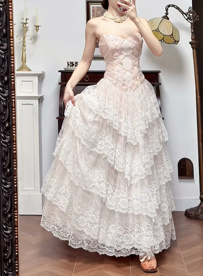 Light Pink Vintage Strapless Prom Gown, Sweetheart Neckline, Diamond Cut‑Out Bodice, Lace Appliqués Fitted Waist, Multi‑Tier Ruffled Lace Cake Ball Gown Skirt, Vintage Court Evening Prom Dress gh8749