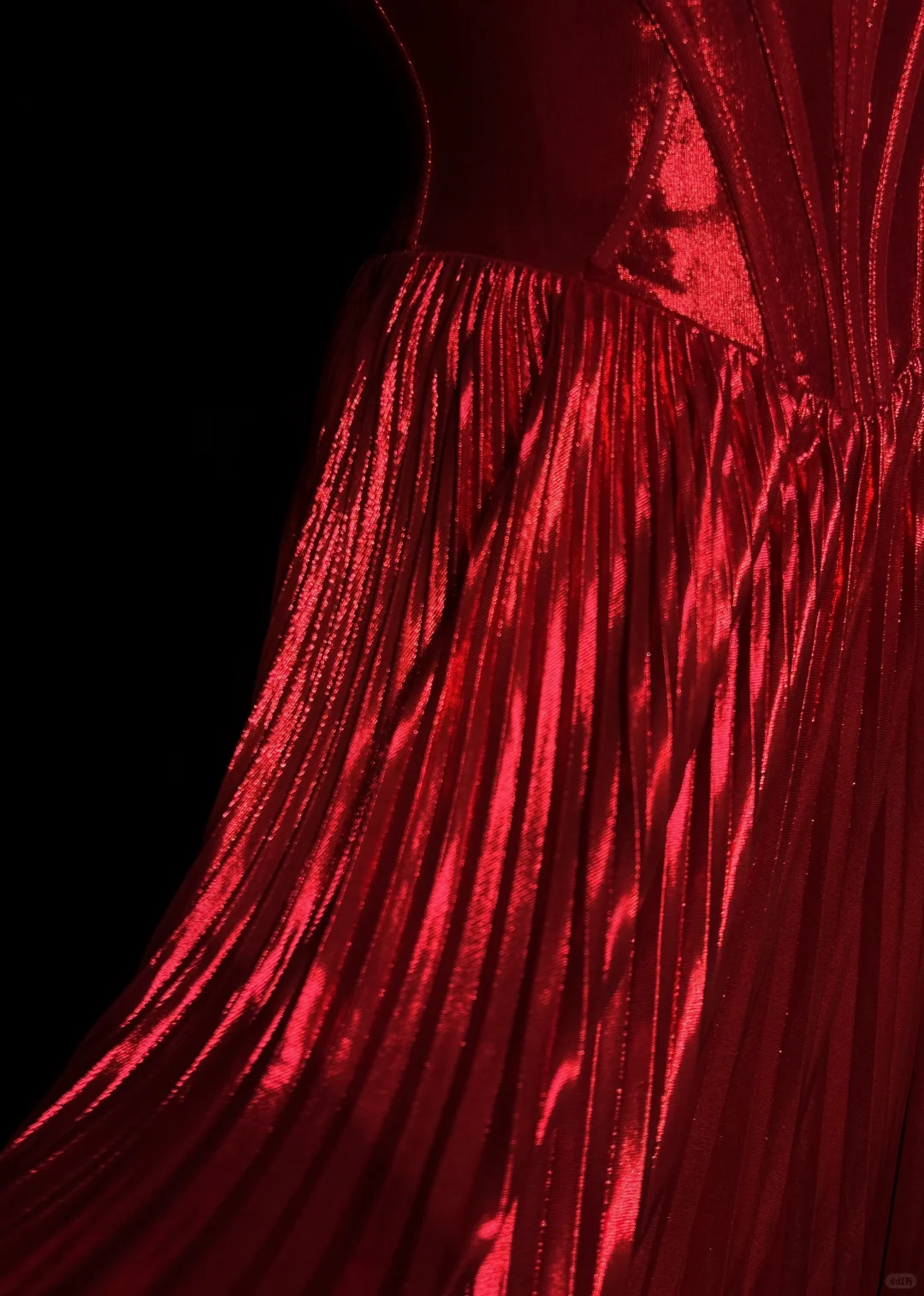 Strapless Bright Red Prom Dress Twisted Sweetheart Neckline Metallic Pleated Formal Gown with Train gh9544