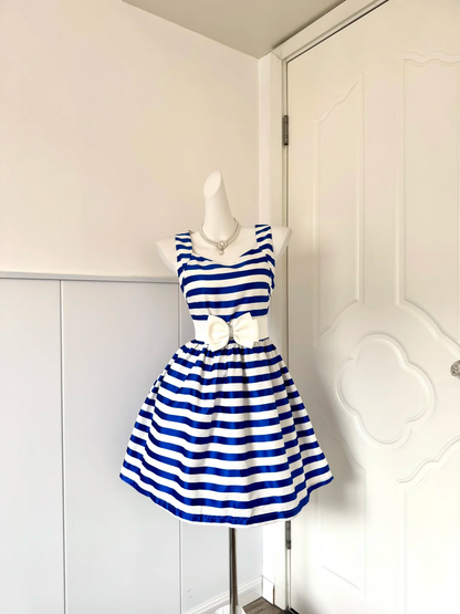 Blue‑White Striped Sleeveless Short Cocktail Dress, Sweetheart Neck White Rhinestone Big Bow Sash A‑Line Homecoming Party Gown gh9249