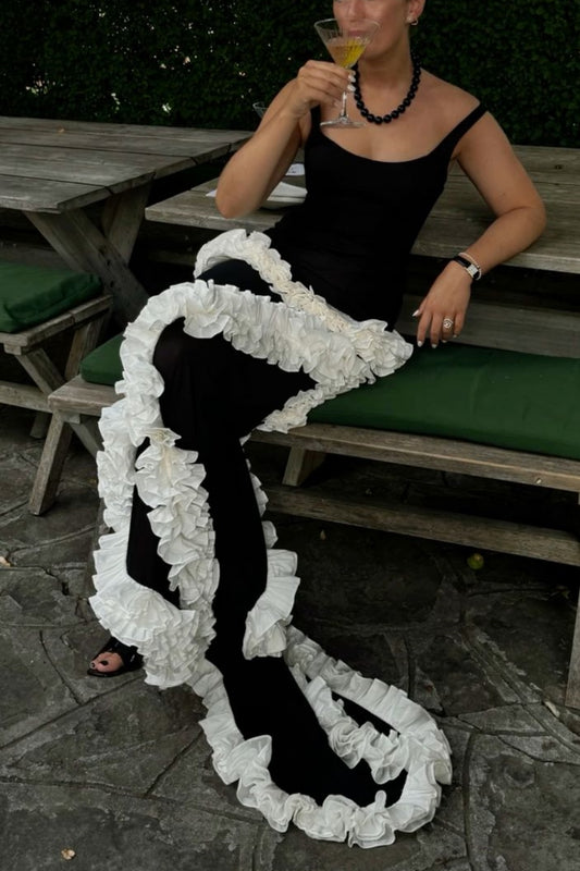 Robe longue sirène à fines bretelles style vintage luxueux et tendance | Robe longue à volants noirs et blancs pour gala, exposition d'art et événement social de luxe gh6441