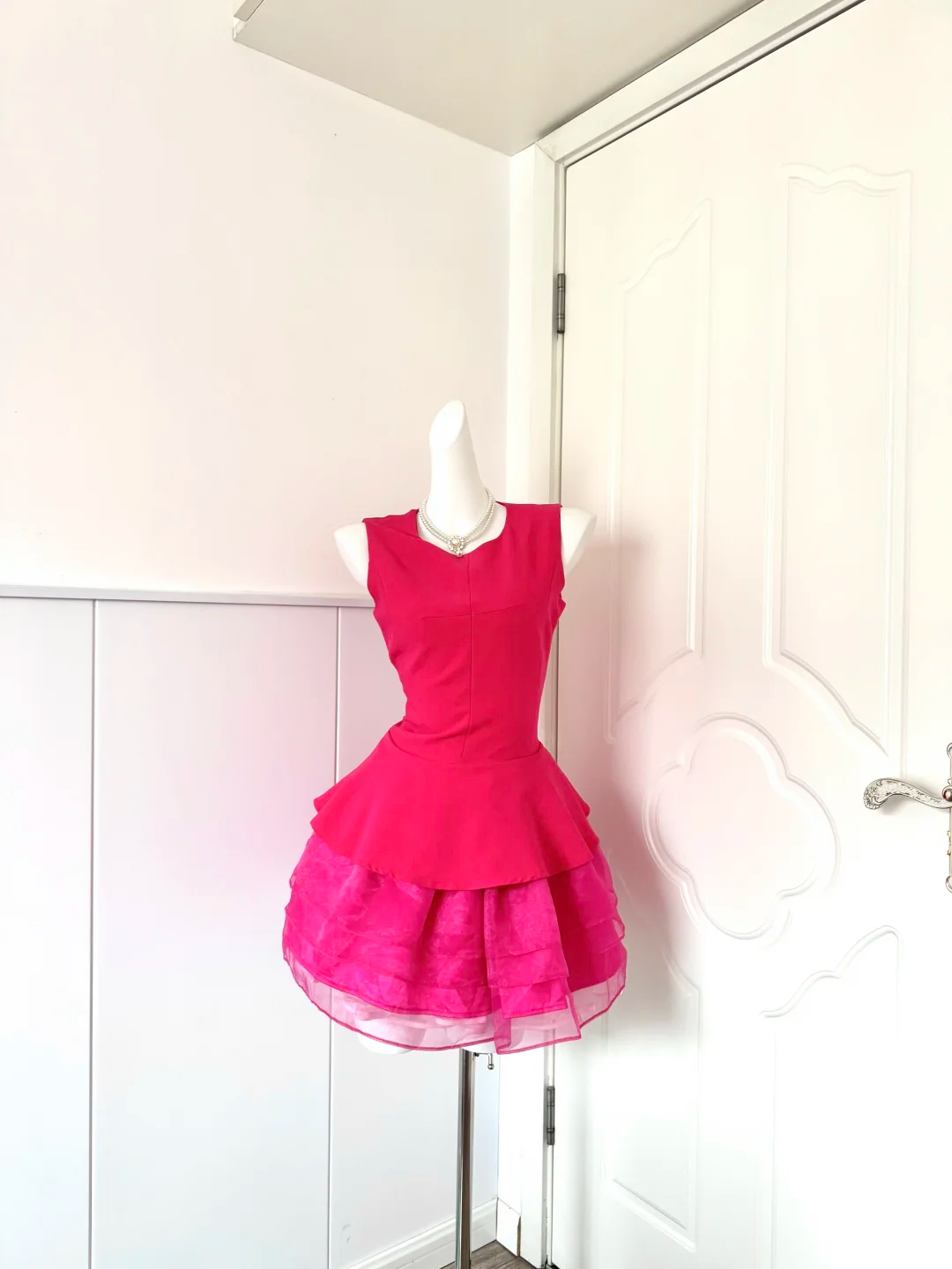 Women Fuchsia Homecoming Dress, Sleeveless Sweetheart Neckline Fitted Peplum Waist Multi‑Tiered Tulle Ruffle Cake Mini Party Dress gh9201