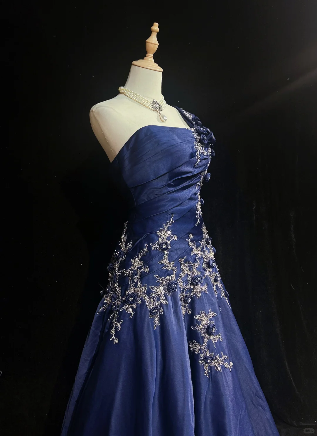 One Shoulder Navy Blue Satin Prom Dress Ruched Bodice Lace Embroidery 3D Floral Beaded Formal Gown gh9553