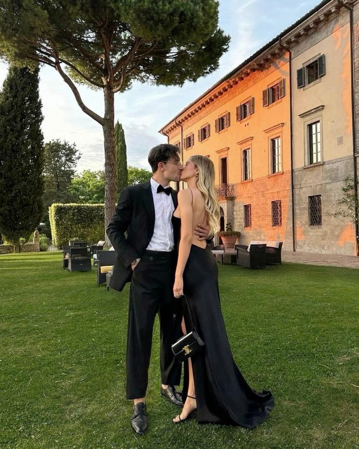 Robe de soirée longue en satin noir élégante et sexy avec fente latérale pour invités de mariage gh3431