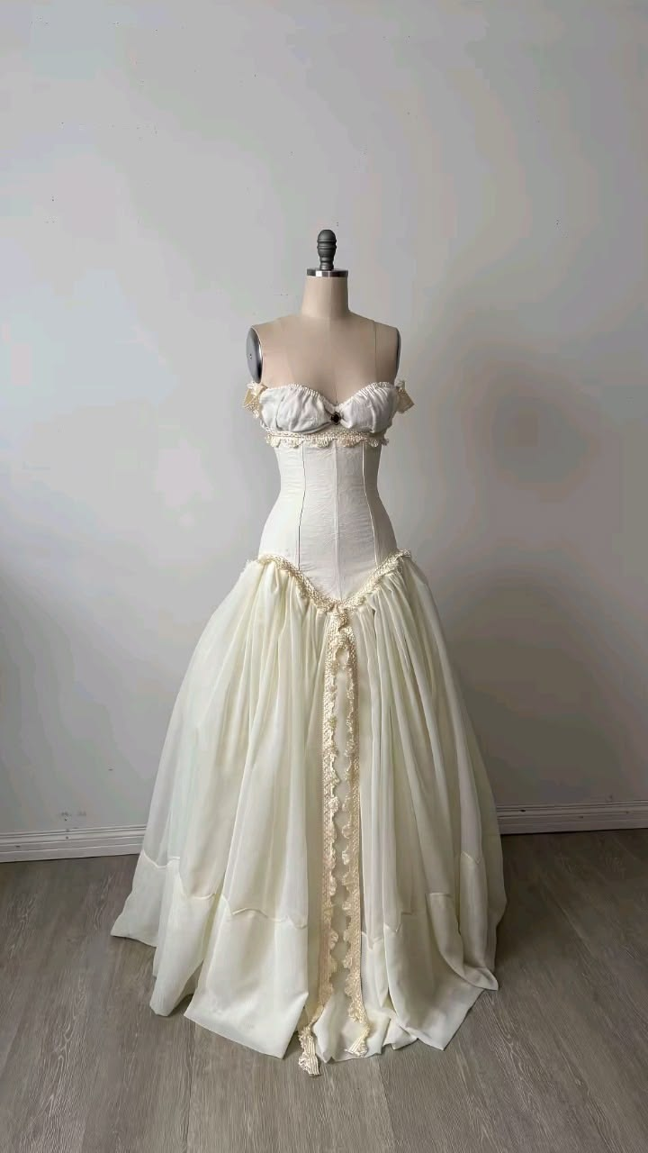 ✨Girlhomeshops-Off The Shoulder Cream Sweetheart Corset Wedding Gown with Lace Fringe gh10222