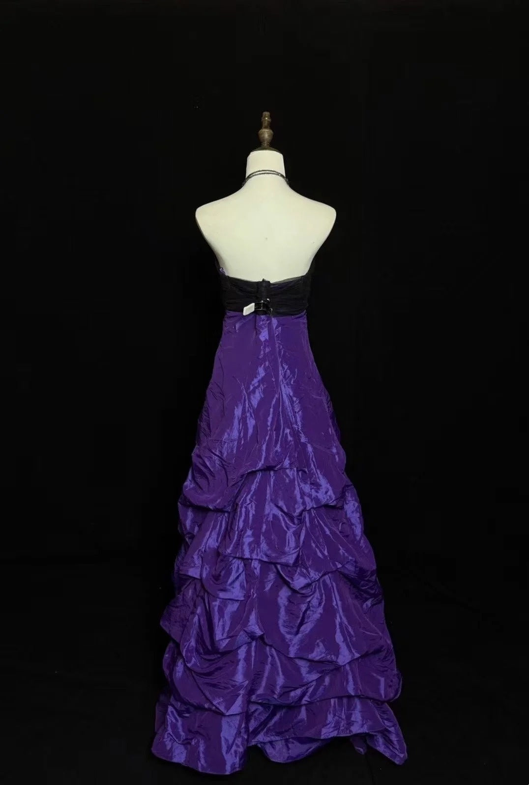 girlhomeshops-Lila Exquisites Perlenbesetztes Langes Satin-Ballkleid gh6289