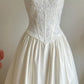 girlhomeshops -- Elegantes langes Satinkleid aus weißer Spitze im Retro-Stil, gh5704
