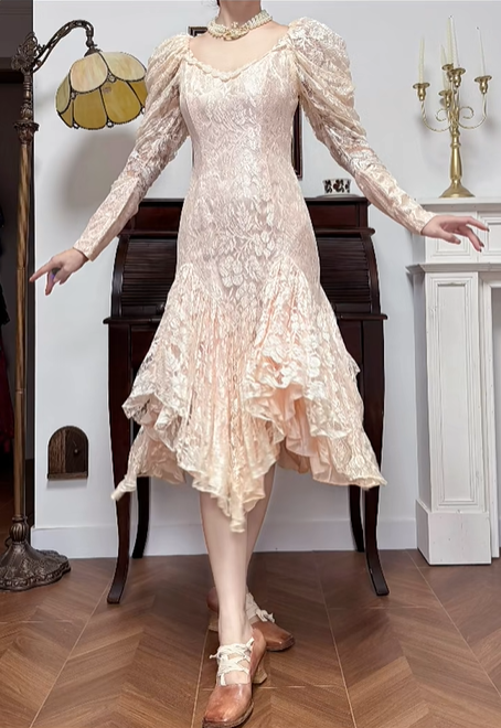 Light Apricot Vintage Lace Prom Gown, V‑Neck, Vintage Puff Long Sleeves, All‑Over Lace Fitted Waist, Irregular Ruffled Midi Mermaid Skirt, Vintage Court Evening Prom Dress gh8751