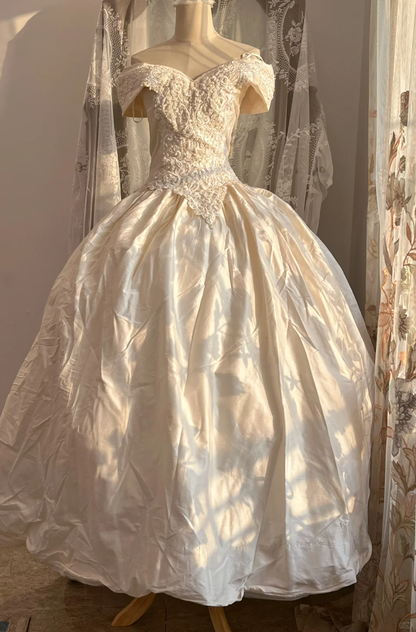 Ivory Vintage Ballgown Wedding Dress, Off Shoulder Lace Bridal Gown gh9312