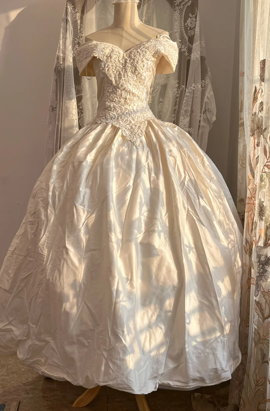 Ivory Vintage Ballgown Wedding Dress, Off Shoulder Lace Bridal Gown gh9312