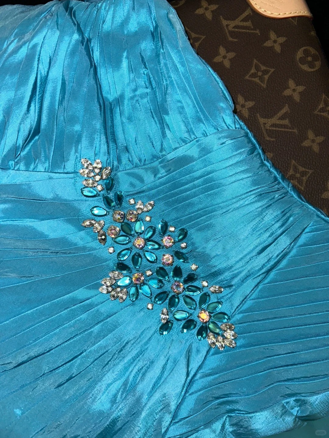 Robe de soirée longue en satin bleu à perles gh4425