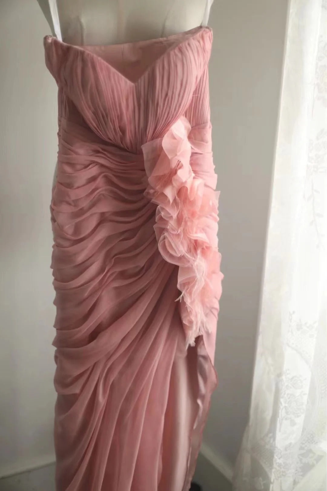Rosa elegantes einzigartiges langes Tüll-Schrägschnitt-unregelmäßiges Plissee-Fischschwanz-Ballkleid-Dinnerparty-Abendkleid-Hochzeits-Erwachsenenzeremonie-Geburtstagsparty gh4079