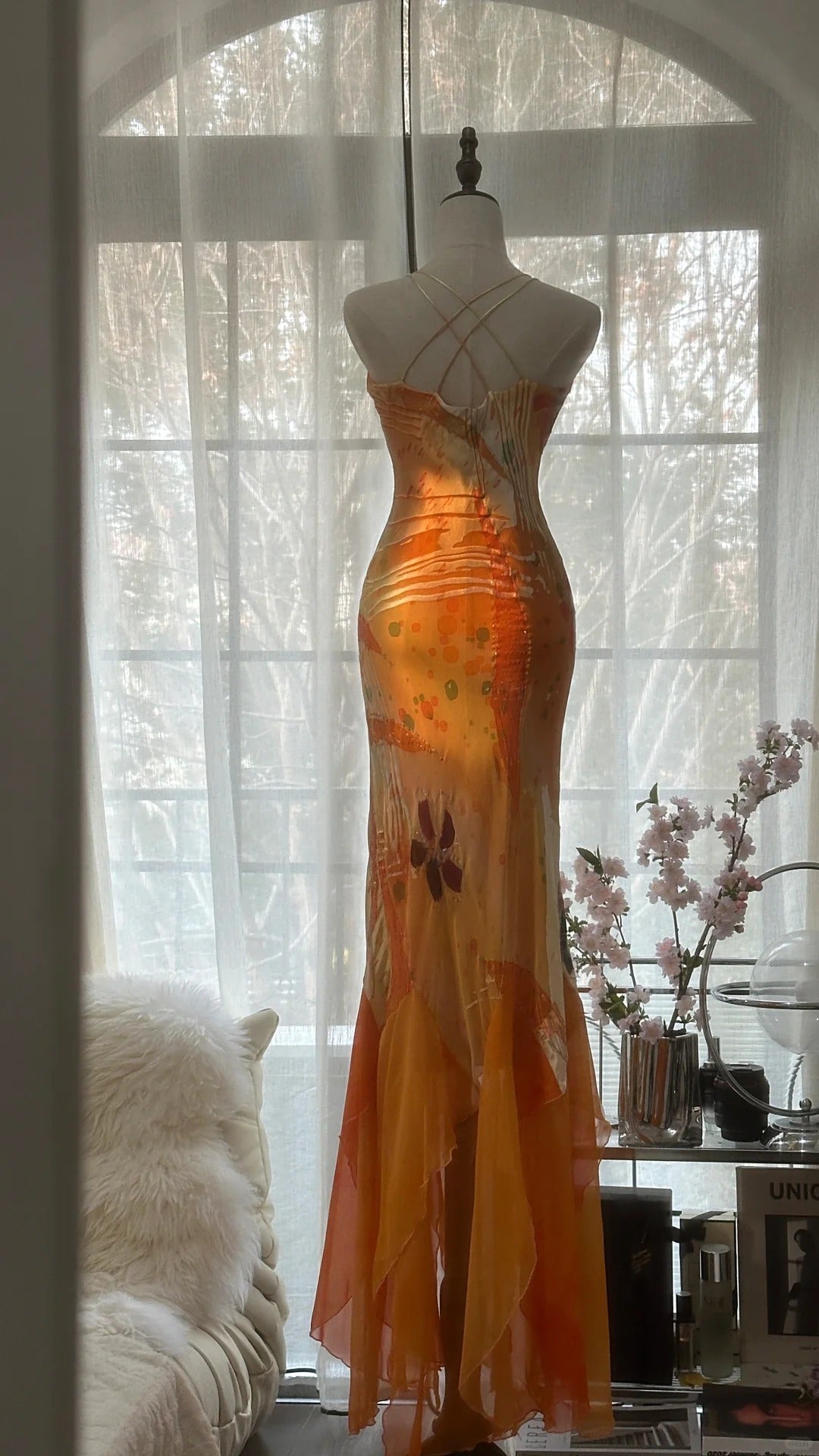 Robe de soirée longue en satin et mousseline de soie, motif floral délicat, orange, bretelles spaghetti, gh4093