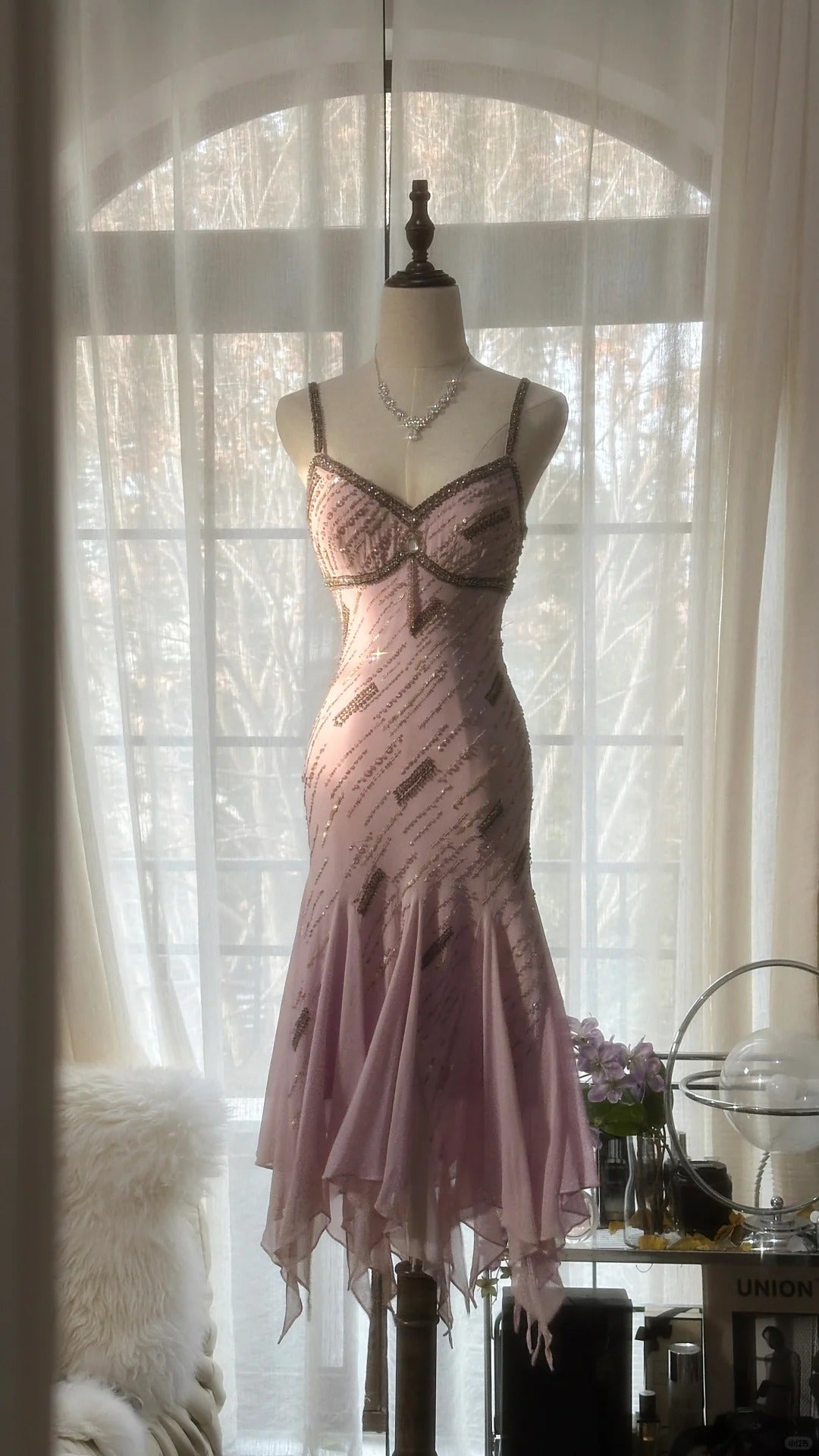 Blassrosa, elegantes, modisches, raffiniertes, perlenbesetztes, herzförmiger Ausschnitt, Spaghettiträger, langes Chiffon-Kleid mit Rüschen, Heimkehrkleid, Ballkleid, Abendkleid, Geburtstags-/Urlaubspartykleid, Ballkleid gh4067