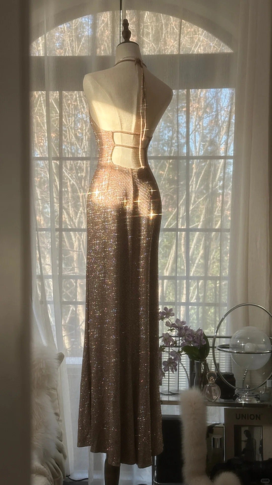 Champagner Wunderschönes, glänzendes, exquisites, perlenbesetztes Spaghettiträger-V-Ausschnitt-langes Chiffon-Ballkleid mit Pailletten, Abendkleid, Partykleid gh4095