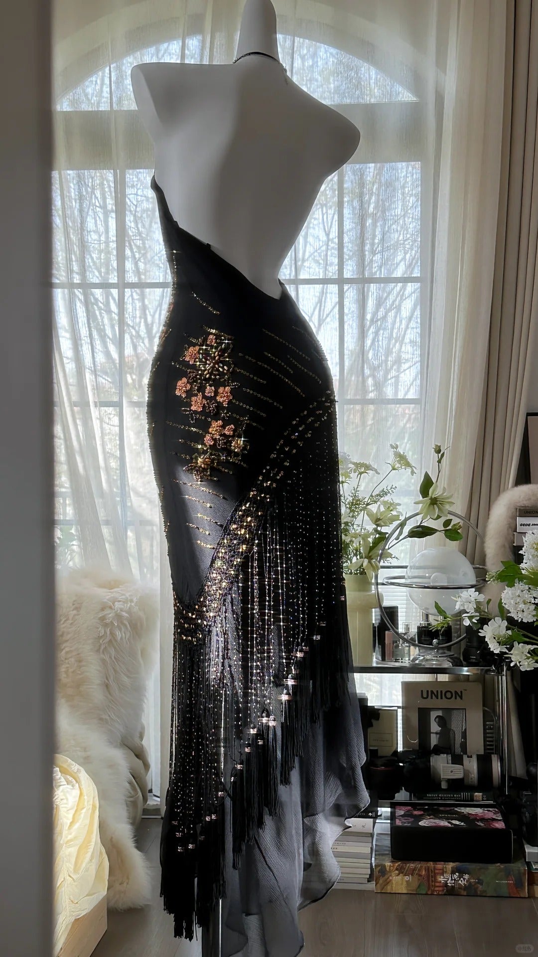 Robe de soirée longue en mousseline de soie noire, style vintage, délicate, à fleurs, avec pompons et perles, pour fête d'anniversaire, bal, gh3972