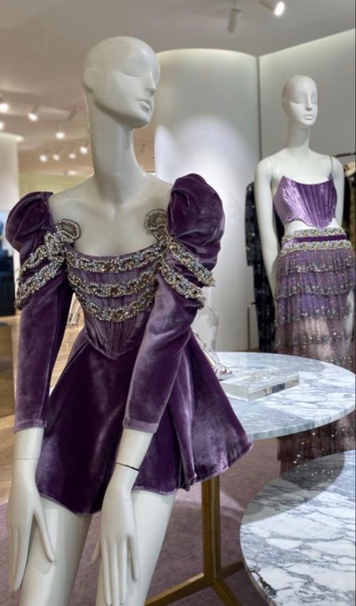 Girlhomeshops-Lila langärmeliges Samt-Retro-glänzendes süßes kurzes Heimkehrkleid Geburtstagskleid gh5340